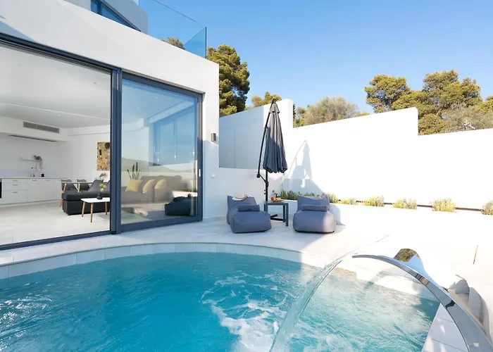 White Cliff Luxury Suites