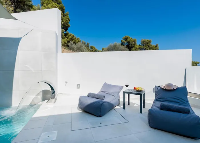 White Cliff Luxury Suites