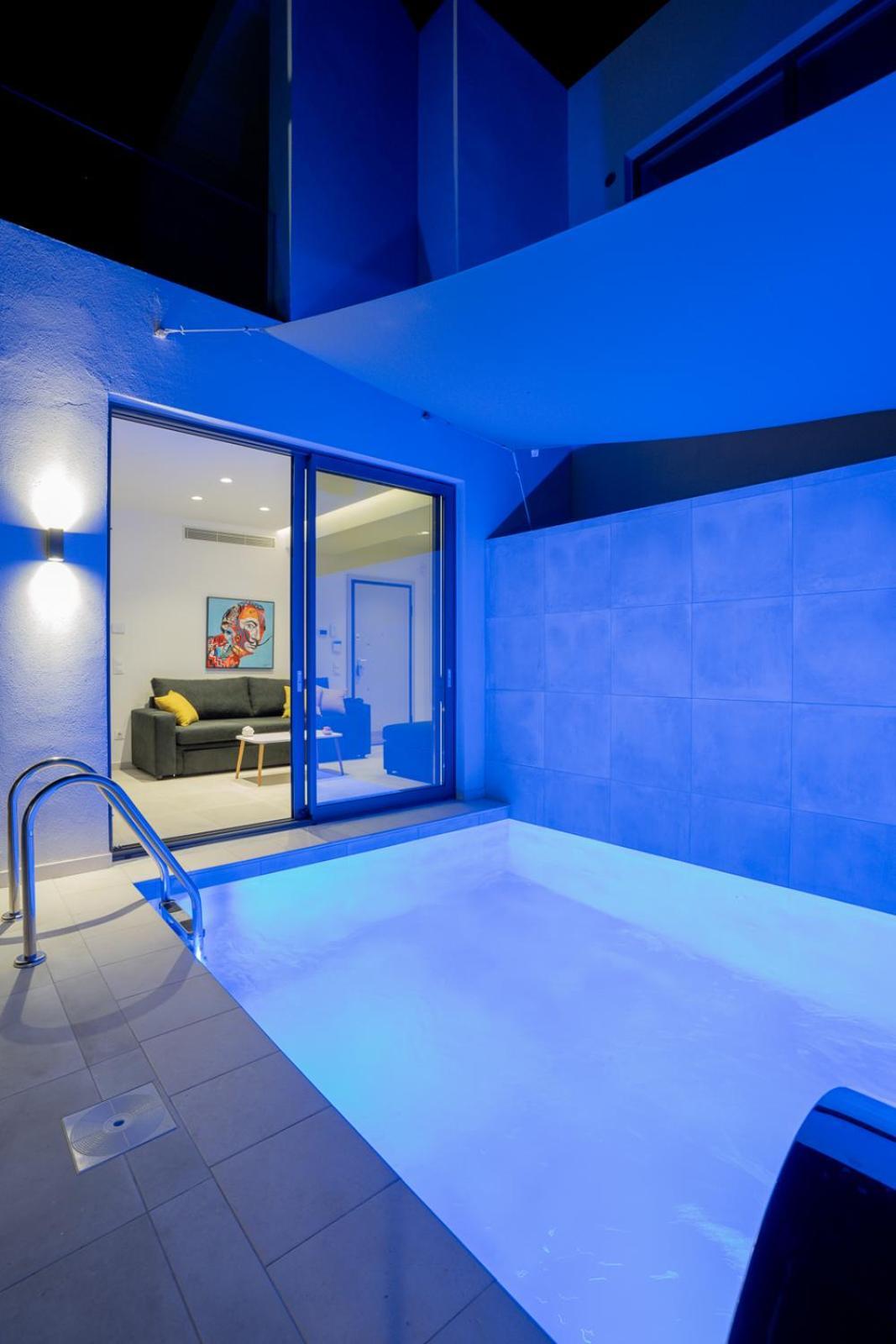 White Cliff Luxury Apartment