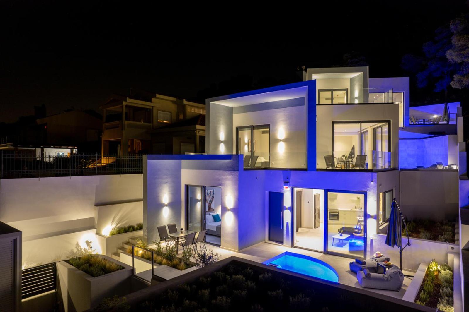 White Cliff Luxury * Porto Rafti