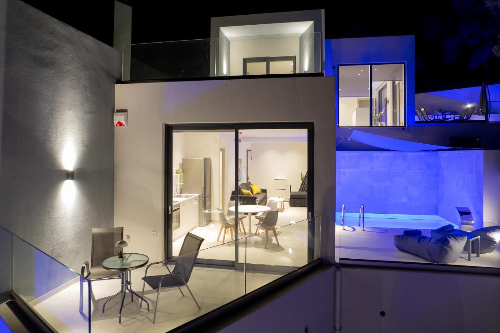 White Cliff Luxury Porto Rafti