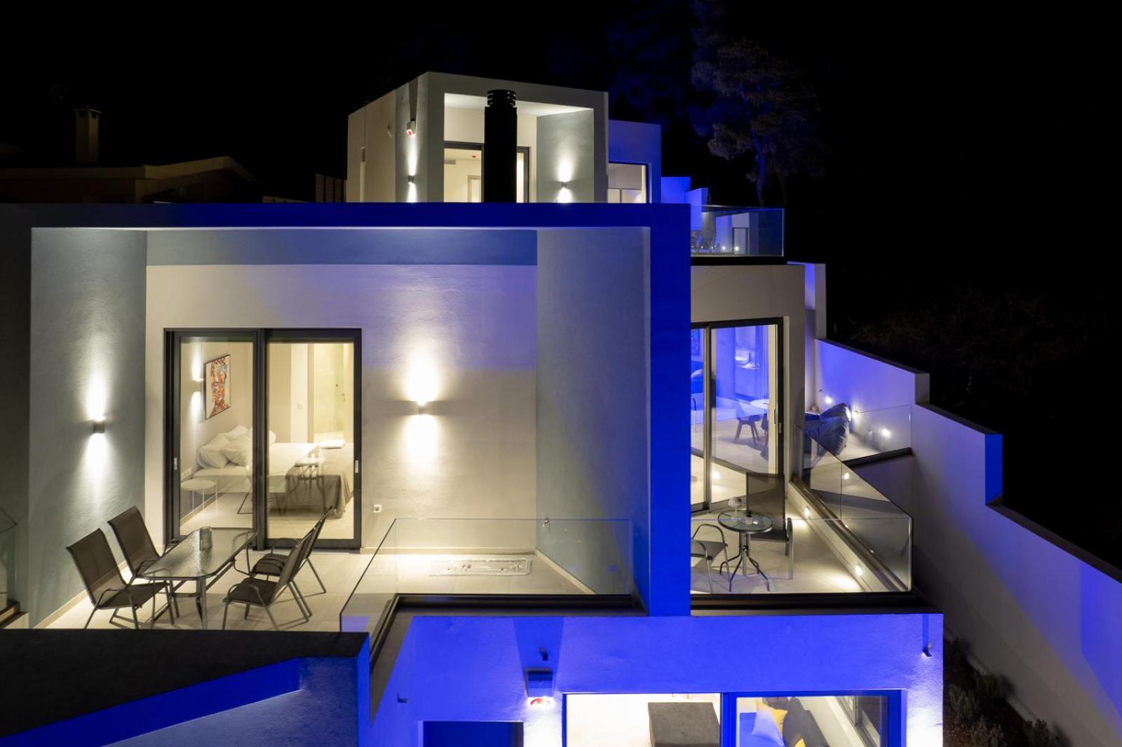 White Cliff Luxury * Porto Rafti