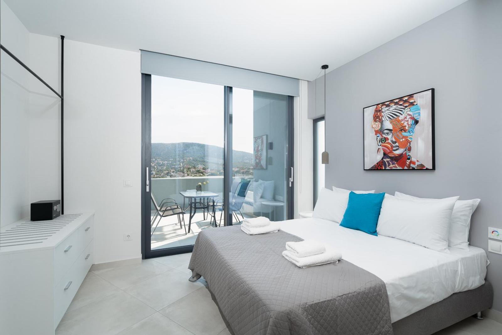 White Cliff Luxury * Porto Rafti
