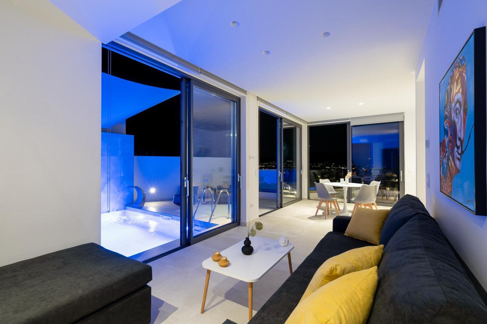 White Cliff Luxury Porto Rafti