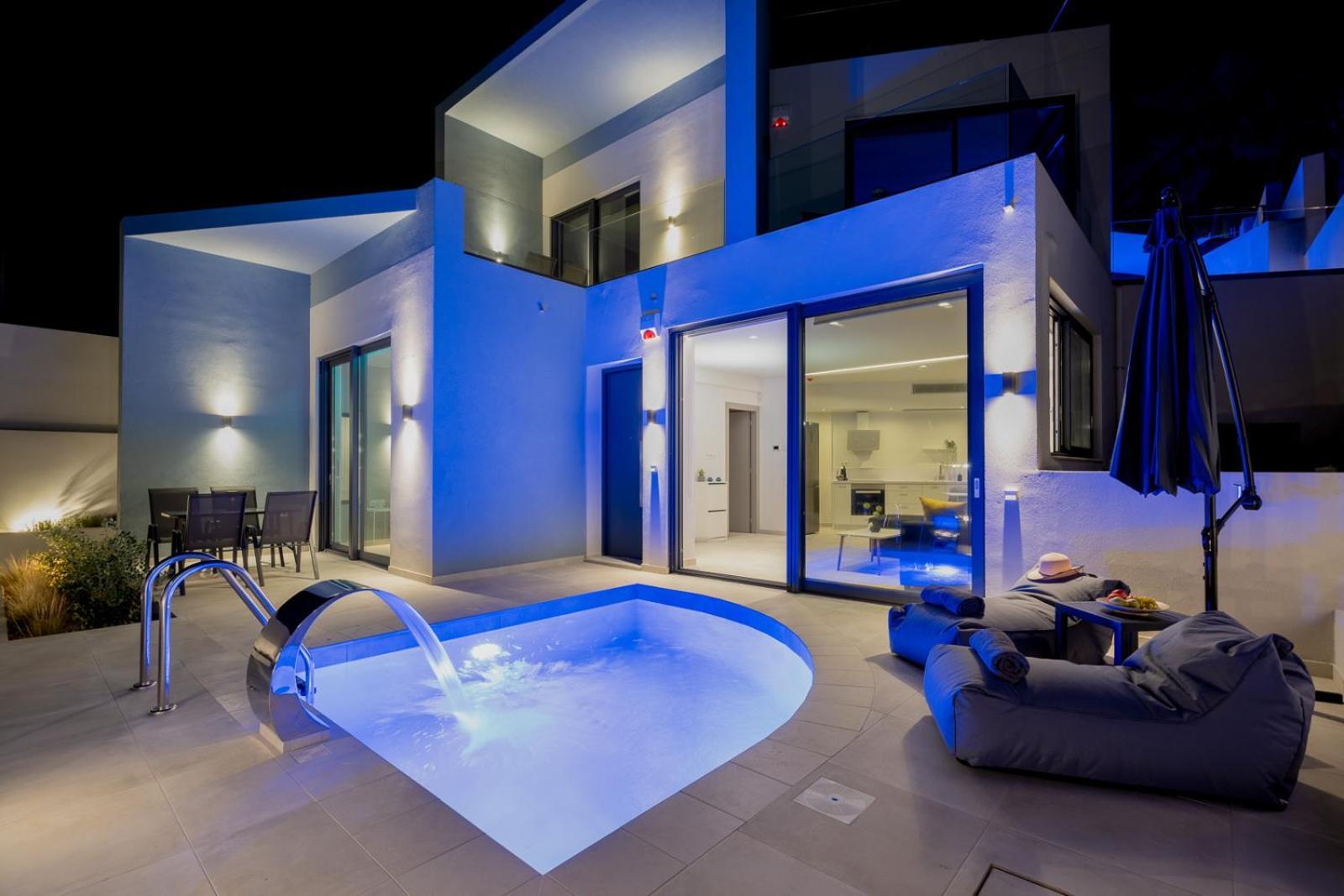 White Cliff Luxury Apartment