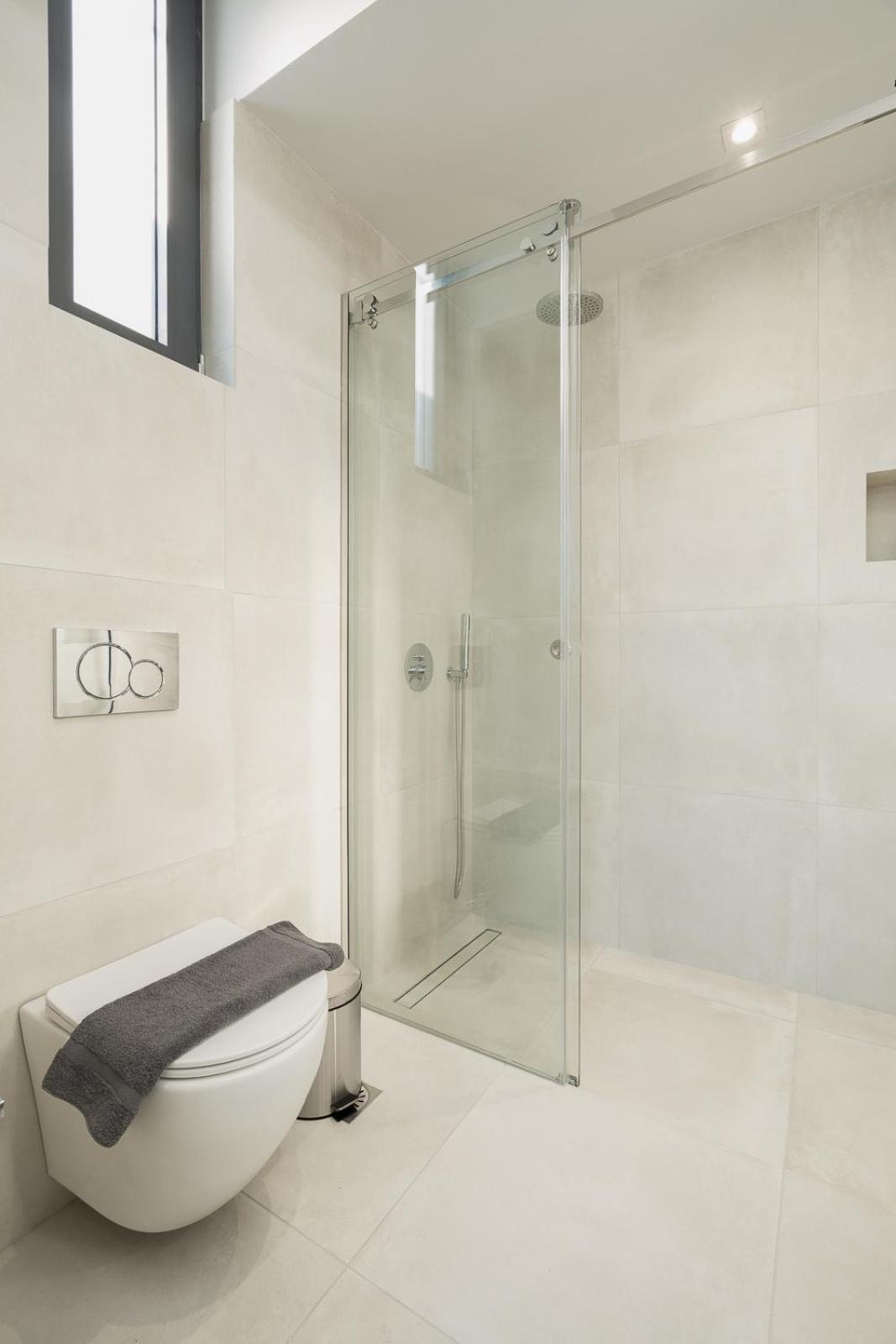 White Cliff Luxury Porto Rafti